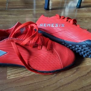 Youth indoor soccer cleats